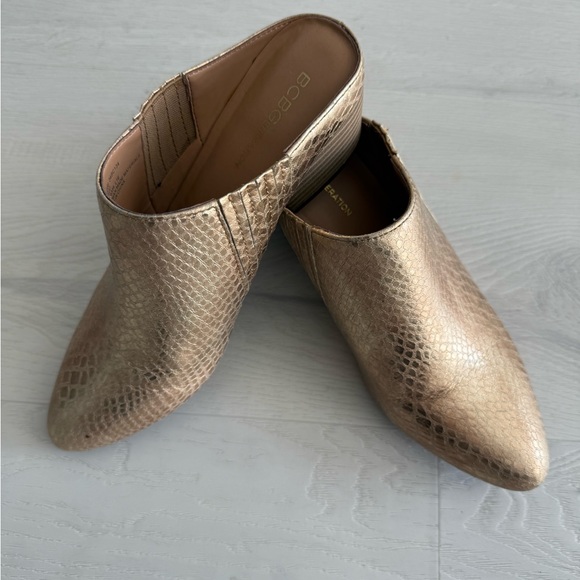 BCBG Metallic Gold Textured Mules Size 7 - Picture 1 of 4